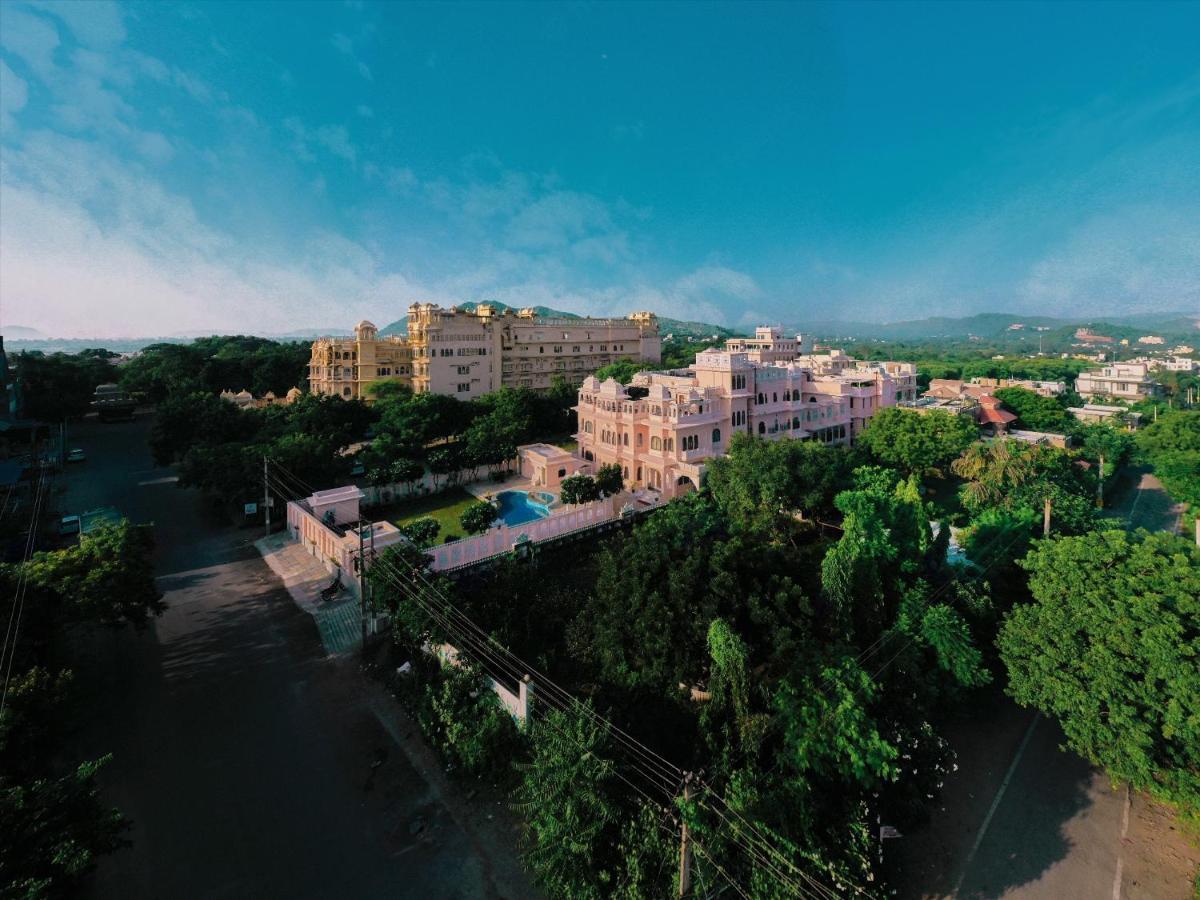 Sterling Jaisinghgarh Udaipur Hotel ภายนอก รูปภาพ